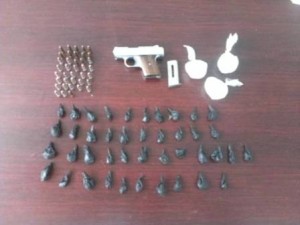 ARMAS Y DROGA